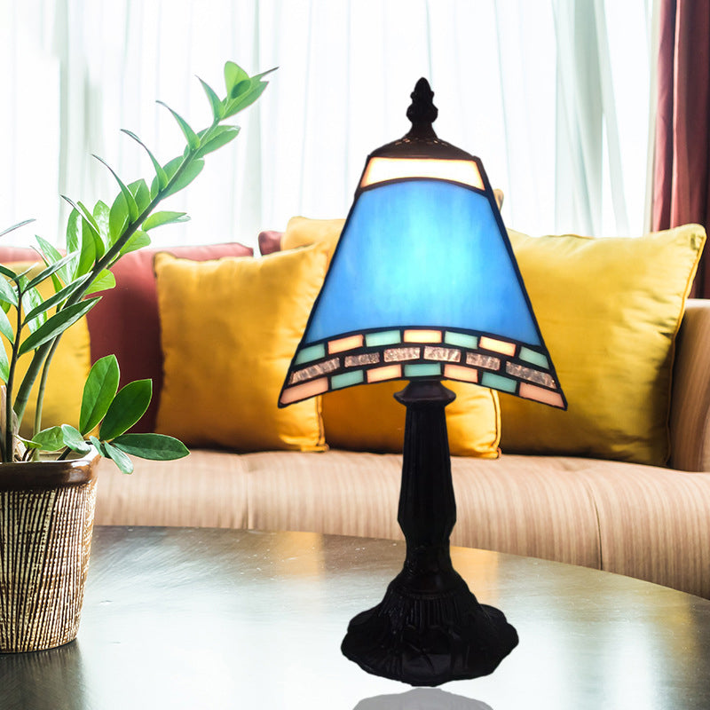 Lampe de table contemporaine en résine de verre côtière trapézoïdale à 1 lumière pour chevet 