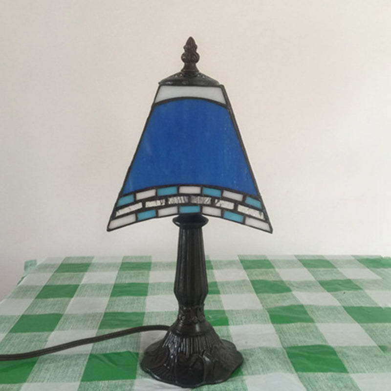 Lampe de table contemporaine en résine de verre côtière trapézoïdale à 1 lumière pour chevet 