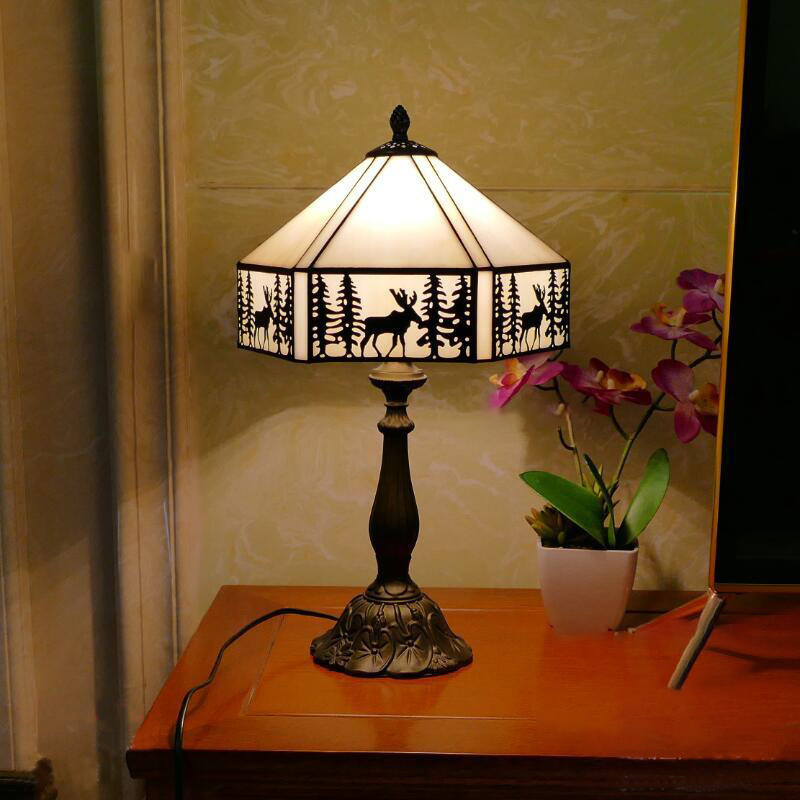 Lámpara de Mesa de Un Solo Luz con Forma de Cono Metálico de Vidrio Tiffany Tradicional con Ciervo para Mesita de Noche 
