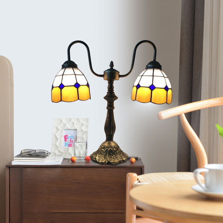 Lampe de table à 2 lumières en verre Tiffany traditionnel en résine de fer avec perles et col de cygne pour chevet 