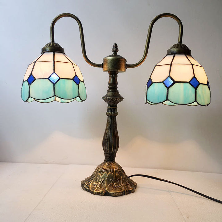 Lampe de table à 2 lumières en verre Tiffany traditionnel en résine de fer avec perles et col de cygne pour chevet 
