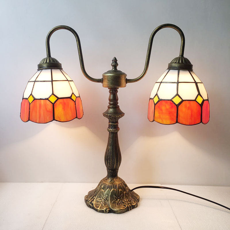 Lampe de table à 2 lumières en verre Tiffany traditionnel en résine de fer avec perles et col de cygne pour chevet 
