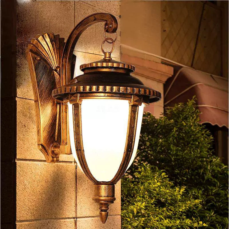 Lanterne de voiture en verre en aluminium étanche traditionnelle européenne à 1 lumière pour patio extérieur 