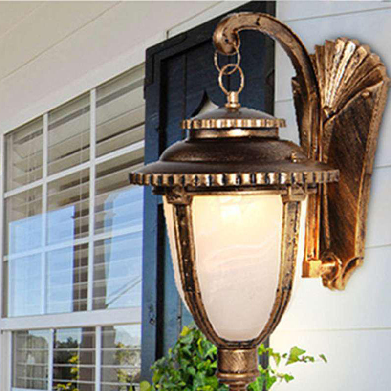 Lanterne de voiture en verre en aluminium étanche traditionnelle européenne à 1 lumière pour patio extérieur 