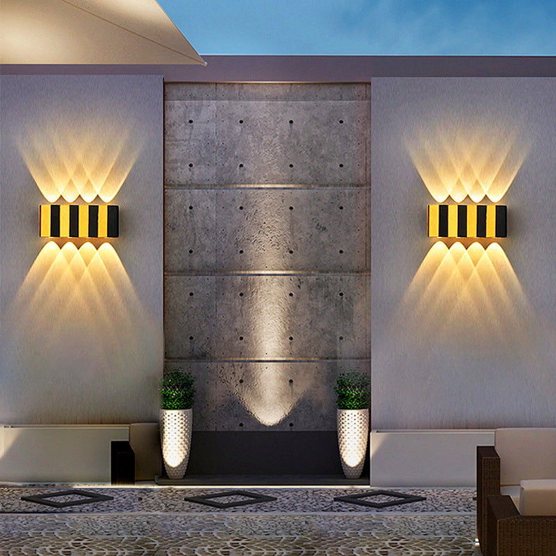 Lámpara de Aplique de Pared LED Impermeable de Aluminio Rectangular Doblada Hacia Arriba y Abajo de Simplicidad Moderna para Patio Exterior 