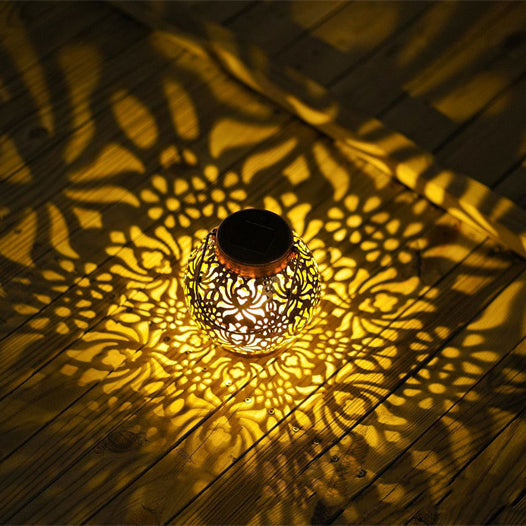 إضاءة حديقة خارجية بتصميم عصري ريترو تعمل بالطاقة الشمسية ومقاومة للماء بفانوس حديدي مجوف معلق LED 