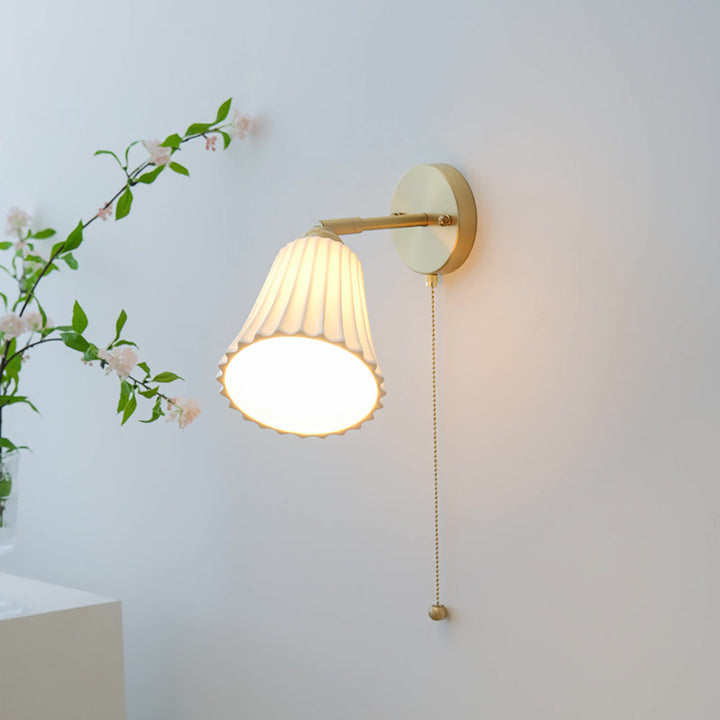 Lampe murale à 1 lumière avec interrupteur à glissière, corne réglable en céramique en laiton traditionnel français pour chevet 