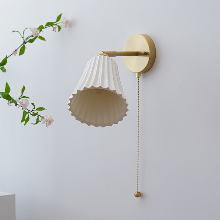 Lampe murale à 1 lumière avec interrupteur à glissière, corne réglable en céramique en laiton traditionnel français pour chevet 