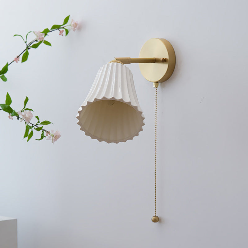 Traditionelle Französische Messing Keramik Verstellbare Horn Reißverschluss Schalter 1-Licht Wandleuchte Für das Bett 