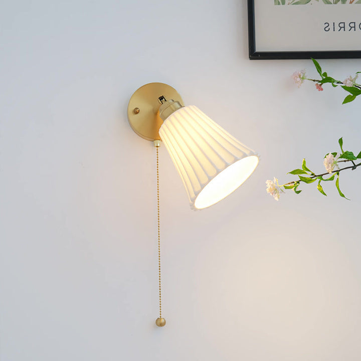 Lampe murale à 1 lumière avec interrupteur à glissière, corne réglable en céramique en laiton traditionnel français pour chevet 