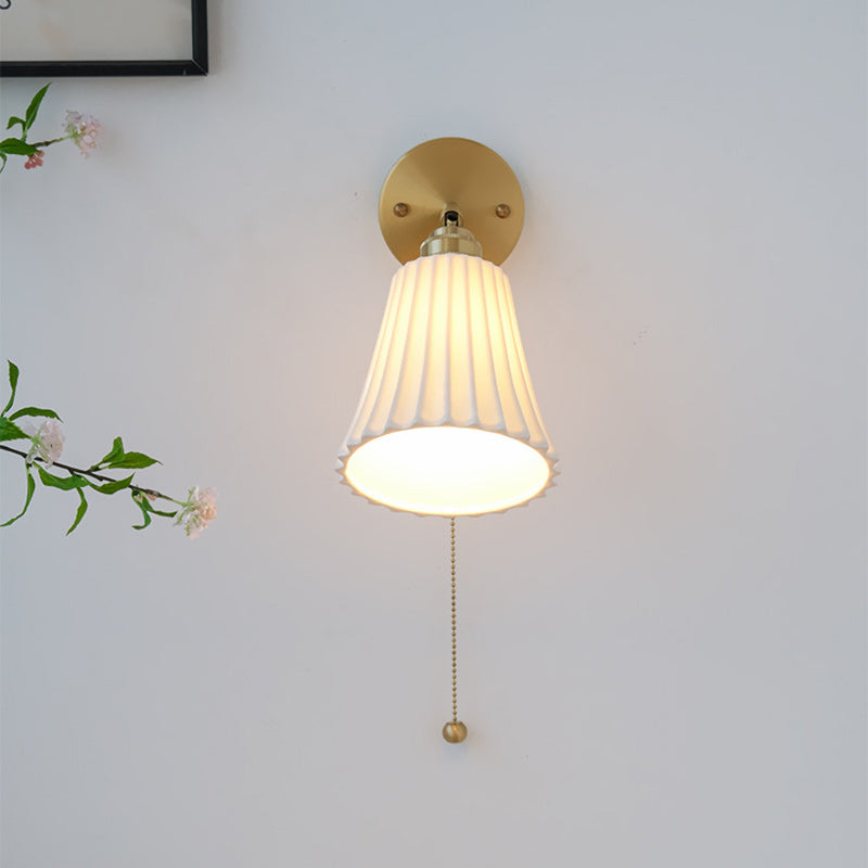Lampe murale à 1 lumière avec interrupteur à glissière, corne réglable en céramique en laiton traditionnel français pour chevet 