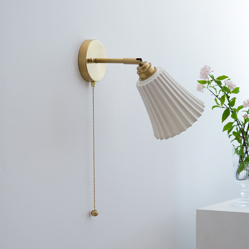Traditionelle Französische Messing Keramik Verstellbare Horn Reißverschluss Schalter 1-Licht Wandleuchte Für das Bett 