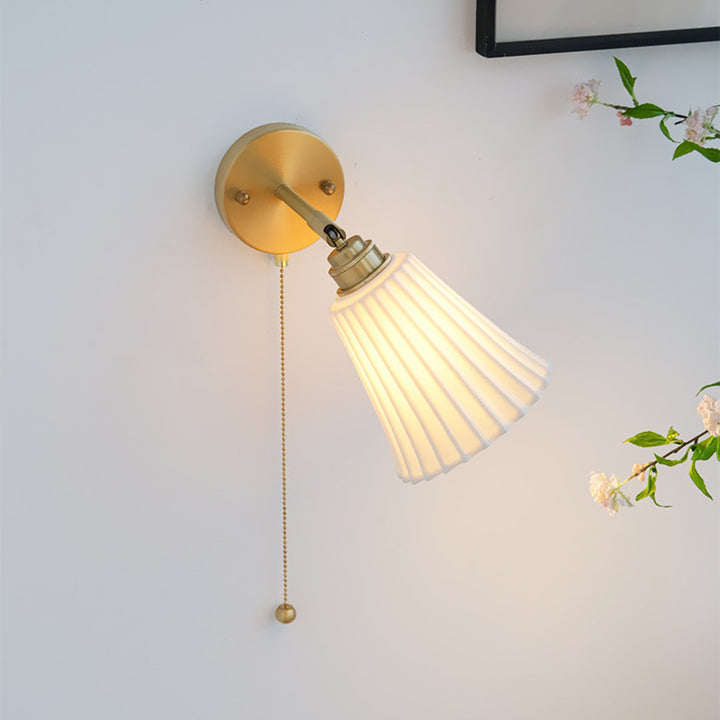 Lampe murale à 1 lumière avec interrupteur à glissière, corne réglable en céramique en laiton traditionnel français pour chevet 