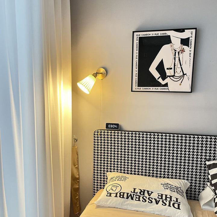 Lampe murale à 1 lumière avec interrupteur à glissière, corne réglable en céramique en laiton traditionnel français pour chevet 