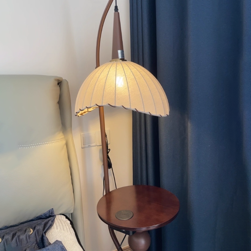 Zeitgenössische Retro Holz Eisen Stoff Kuppel Runde Regal 1-Licht Stehen Stehlampe Für Wohnzimmer 