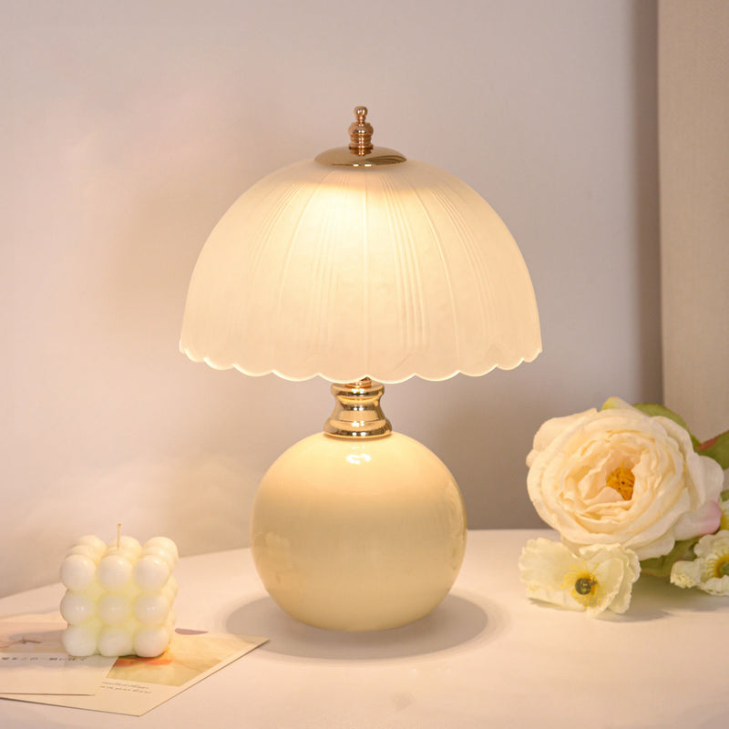 Lampe de table contemporaine nordique en céramique, métal, verre, boule, dôme, pétale à 1 lumière pour chevet 