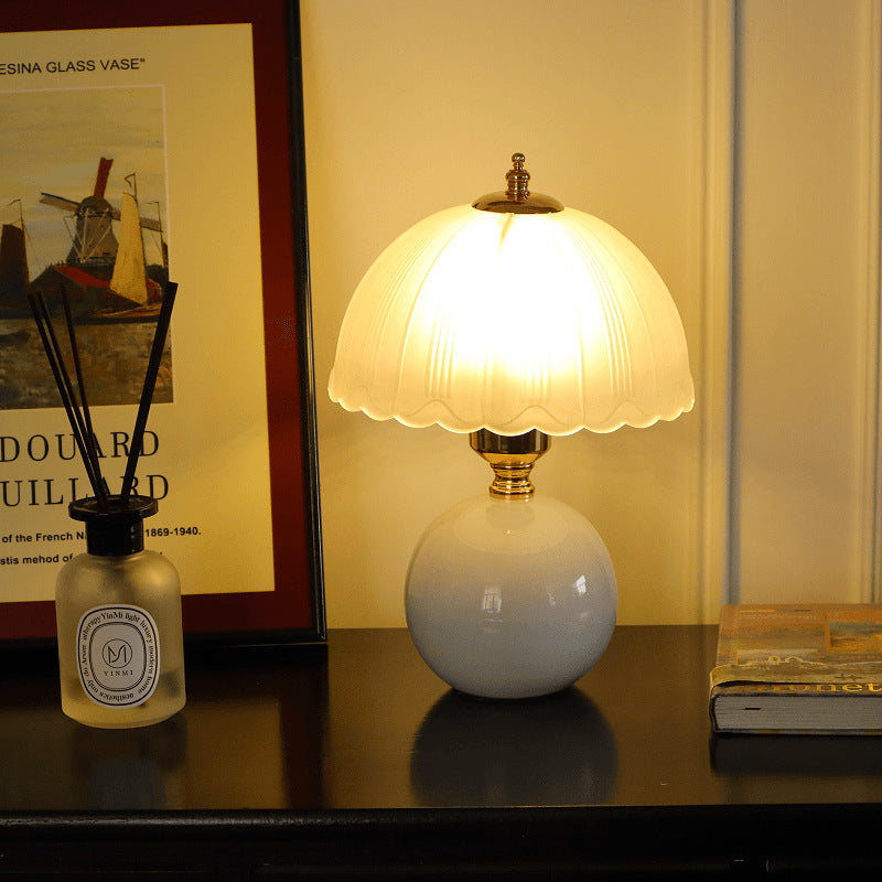 Lampe de table contemporaine nordique en céramique, métal, verre, boule, dôme, pétale à 1 lumière pour chevet 