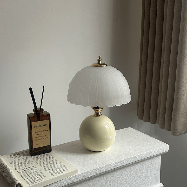 Lampe de table contemporaine nordique en céramique, métal, verre, boule, dôme, pétale à 1 lumière pour chevet 