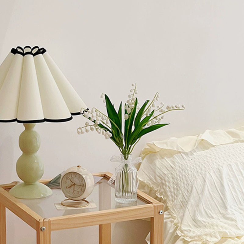 Lampe de table 1 lumière avec abat-jour conique plissé en tissu français traditionnel en PVC et fer pour chevet 