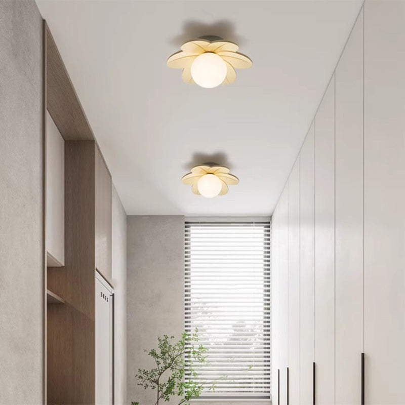 Plafonnier semi-encastré à 1 lumière en résine, métal et verre contemporain scandinave pour couloir 