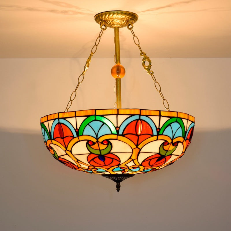 Traditionelle Tiffany-Kronleuchter mit Buntglas und Eisenkuppel, Pfirsichherzperlen, 3 Lichter, für Wohnzimmer 