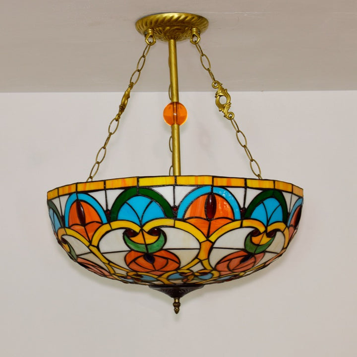 Traditionelle Tiffany-Kronleuchter mit Buntglas und Eisenkuppel, Pfirsichherzperlen, 3 Lichter, für Wohnzimmer 