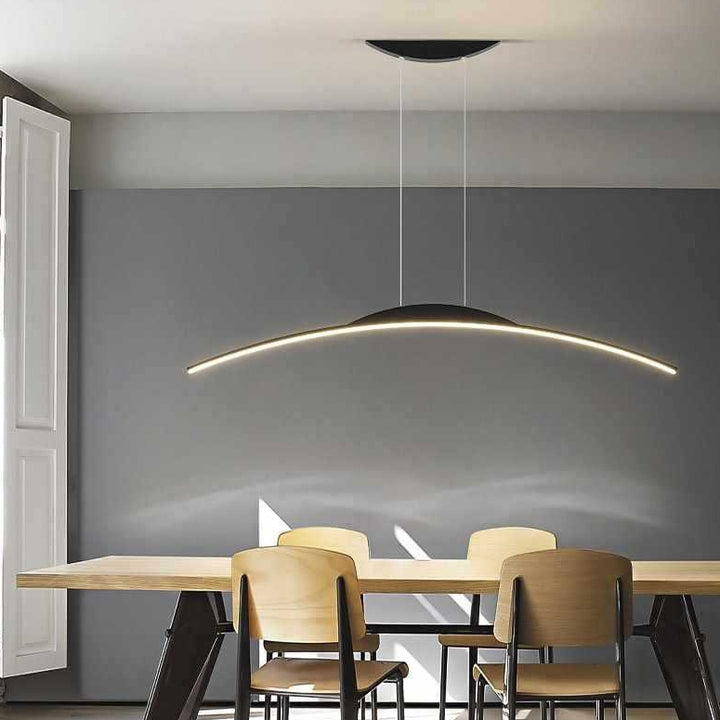 Moderne minimalistische Eisen-Aluminium-Silica-Streifen gebogene LED-Kronleuchter Insellicht für Esszimmer 