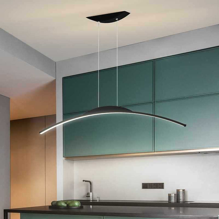 Moderne minimalistische Eisen-Aluminium-Silica-Streifen gebogene LED-Kronleuchter Insellicht für Esszimmer 