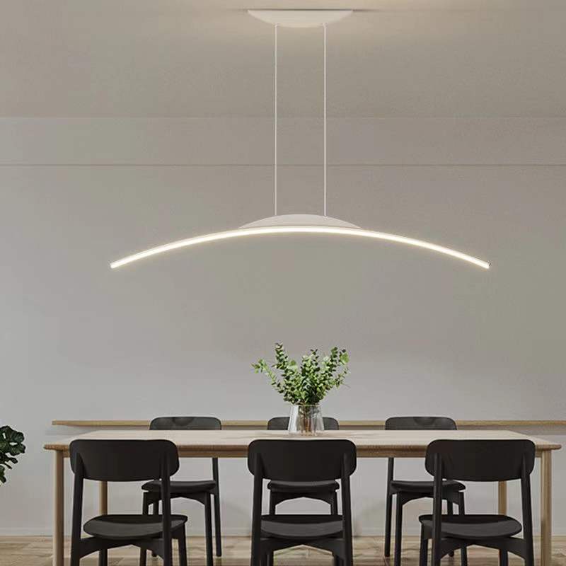 Moderne minimalistische Eisen-Aluminium-Silica-Streifen gebogene LED-Kronleuchter Insellicht für Esszimmer 