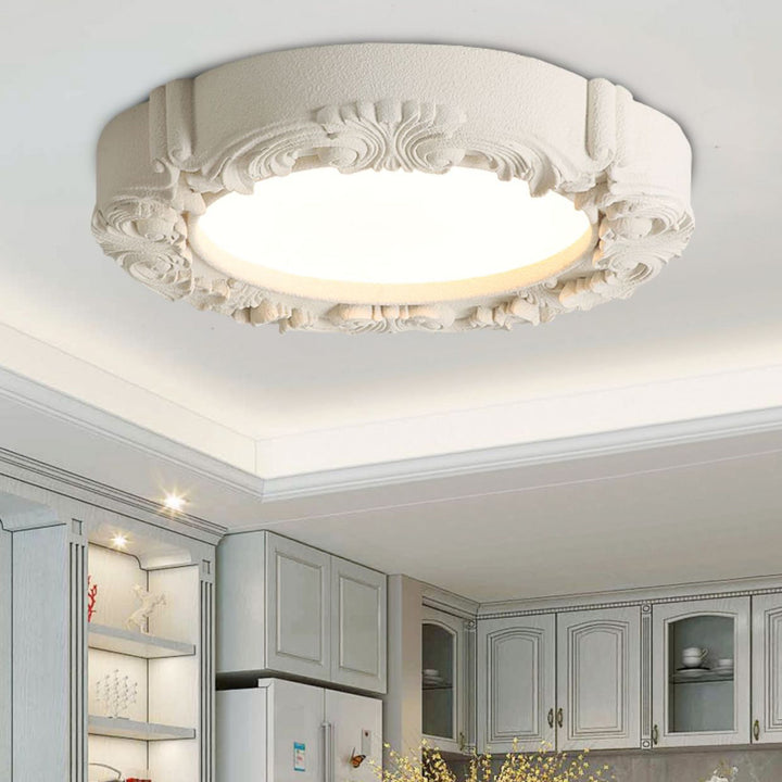 Traditionelle französische Harz Acryl Metall Rundrelief Skulptur LED Deckenleuchte für das Schlafzimmer 