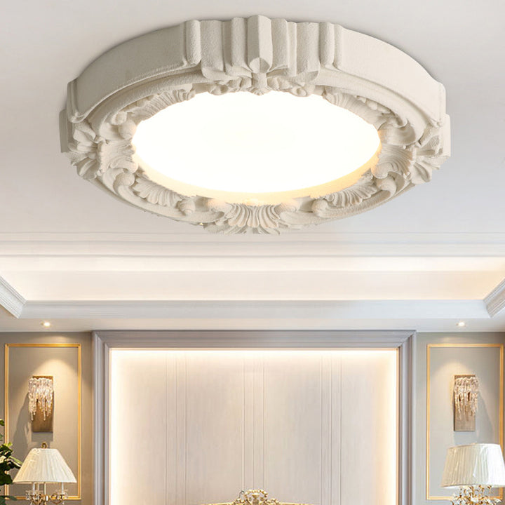 Traditionelle französische Harz Acryl Metall Rundrelief Skulptur LED Deckenleuchte für das Schlafzimmer 