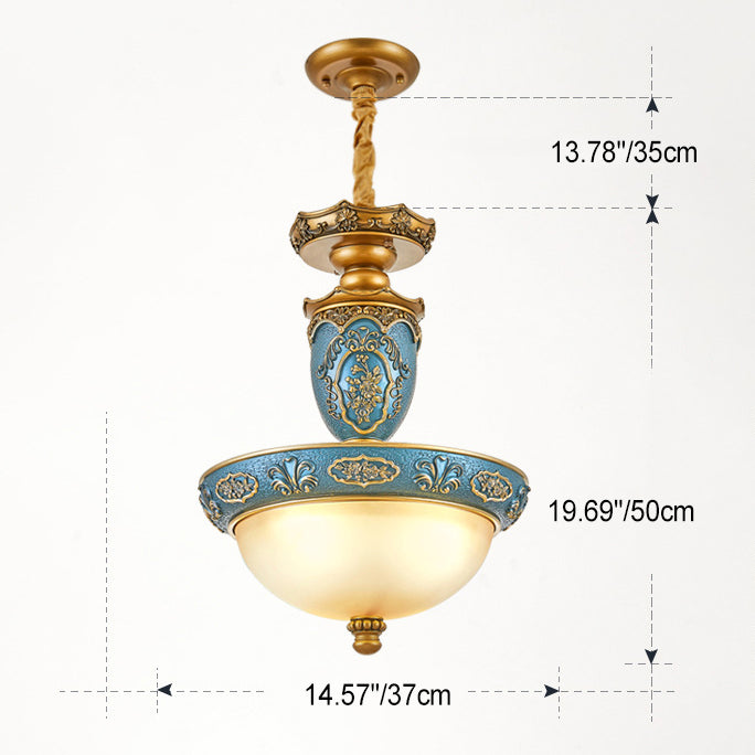Traditioneller europäischer Kronleuchter aus Harz, Eisen und Glas mit runder, geschnitzter 3-Licht-Säule für das Esszimmer 