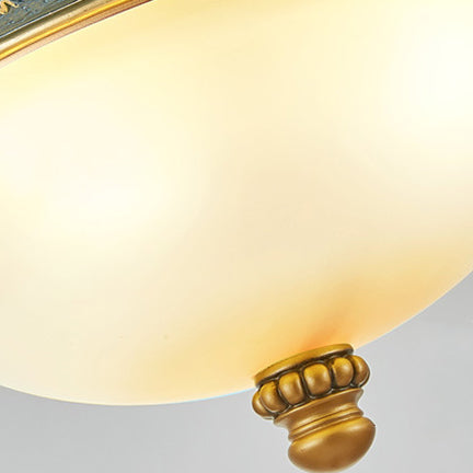 Traditioneller europäischer Kronleuchter aus Harz, Eisen und Glas mit runder, geschnitzter 3-Licht-Säule für das Esszimmer 