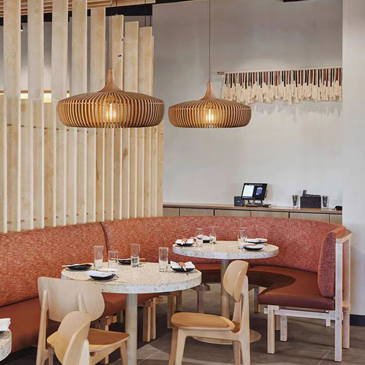 Lanterne en laiton japonais traditionnel avec bois creux, suspension ronde à 1 lumière pour salle à manger 