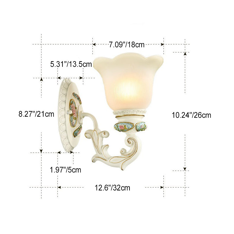 Applique murale à une lumière en résine traditionnelle européenne avec verre floral sculpté pour chevet 