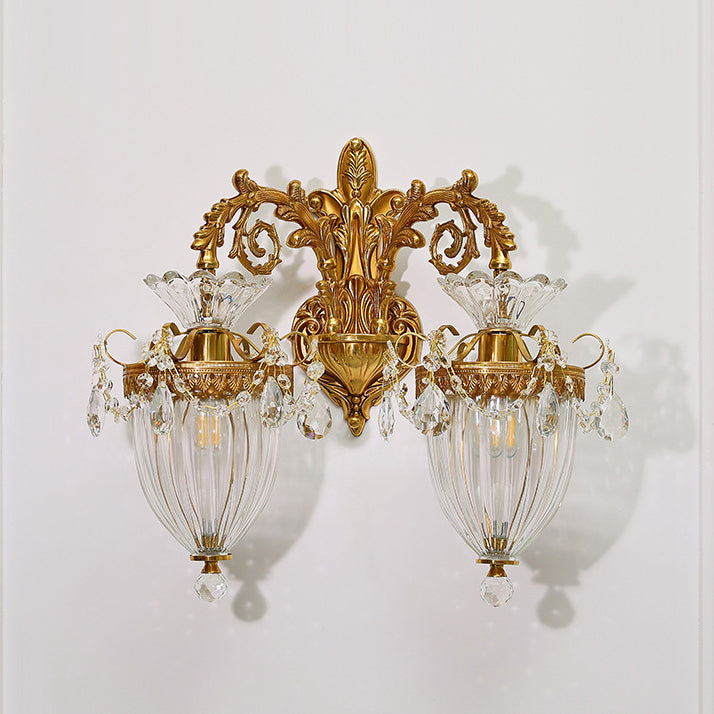 Traditionelle europäische Legierung Messing Glas Kristall tropfenförmige geschnitzte 1/2 Licht Wandlampe für Wohnzimmer 