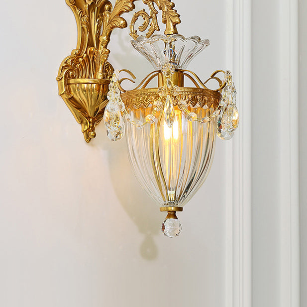 Traditionelle europäische Legierung Messing Glas Kristall tropfenförmige geschnitzte 1/2 Licht Wandlampe für Wohnzimmer 