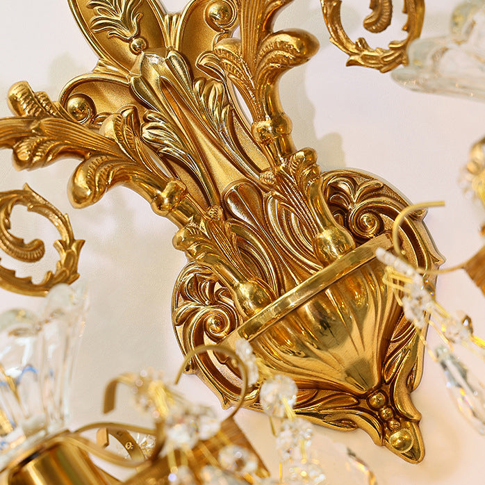 Traditionelle europäische Legierung Messing Glas Kristall tropfenförmige geschnitzte 1/2 Licht Wandlampe für Wohnzimmer 