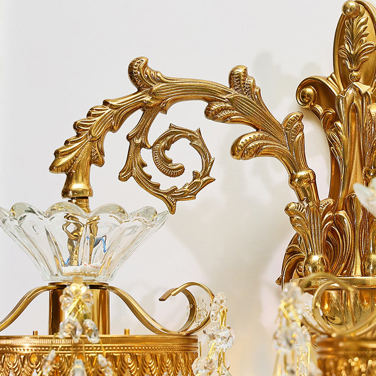 Traditionelle europäische Legierung Messing Glas Kristall tropfenförmige geschnitzte 1/2 Licht Wandlampe für Wohnzimmer 
