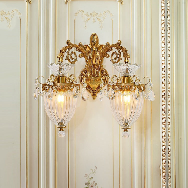 Traditionelle europäische Legierung Messing Glas Kristall tropfenförmige geschnitzte 1/2 Licht Wandlampe für Wohnzimmer 