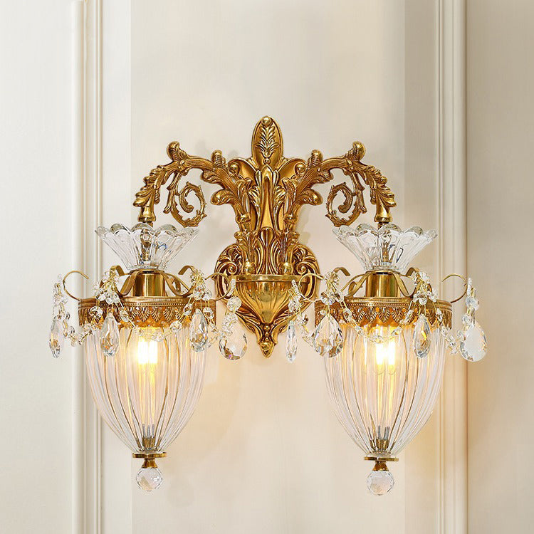 Traditionelle europäische Legierung Messing Glas Kristall tropfenförmige geschnitzte 1/2 Licht Wandlampe für Wohnzimmer 