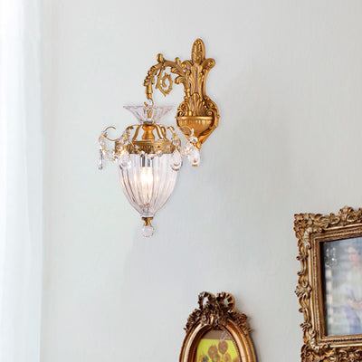 Traditionelle europäische Legierung Messing Glas Kristall tropfenförmige geschnitzte 1/2 Licht Wandlampe für Wohnzimmer 