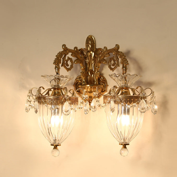 Traditionelle europäische Legierung Messing Glas Kristall tropfenförmige geschnitzte 1/2 Licht Wandlampe für Wohnzimmer 