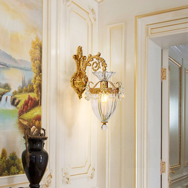 Traditionelle europäische Legierung Messing Glas Kristall tropfenförmige geschnitzte 1/2 Licht Wandlampe für Wohnzimmer 