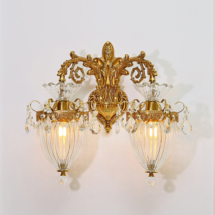 Traditionelle europäische Legierung Messing Glas Kristall tropfenförmige geschnitzte 1/2 Licht Wandlampe für Wohnzimmer 