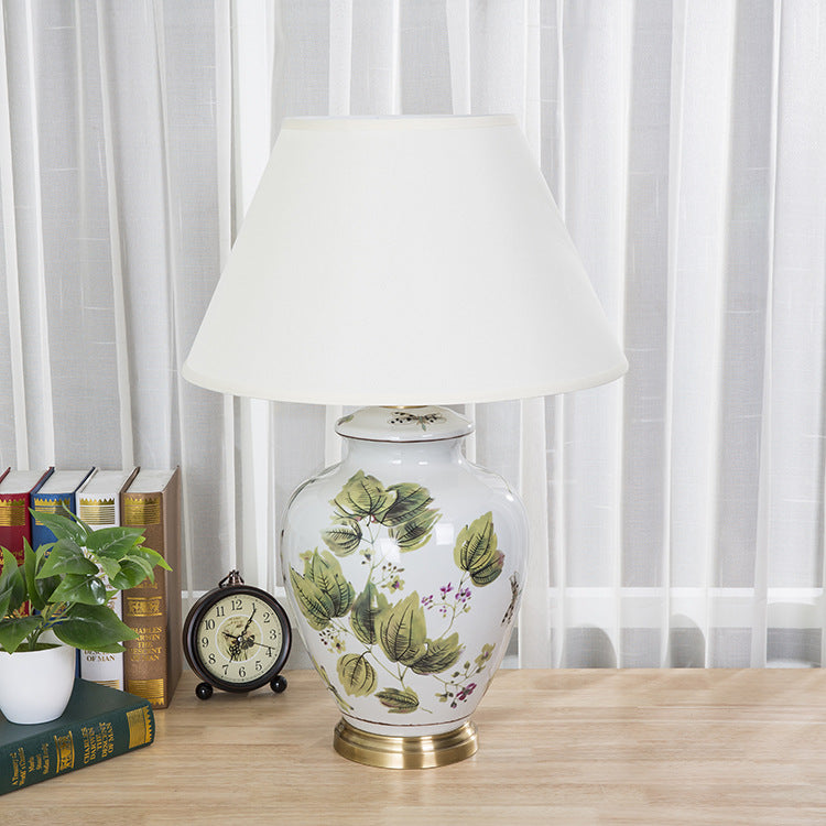 Lampe de table à 1 lumière avec peinture de feuille conique en pot en céramique de cuivre en tissu chinois traditionnel pour chevet 