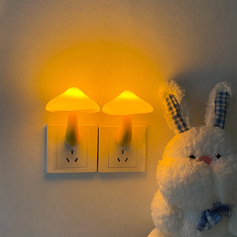 Lumière de nuit LED capteur de lumière champignon en plastique créatif contemporain petite lumière pour chevet 
