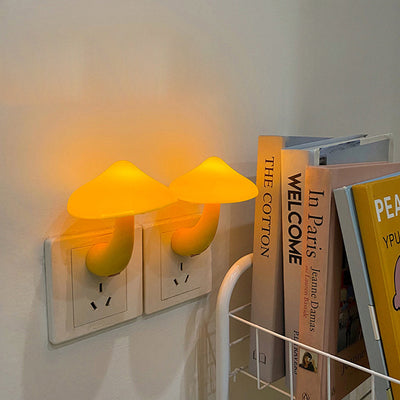 Lumière de nuit LED capteur de lumière champignon en plastique créatif contemporain petite lumière pour chevet 