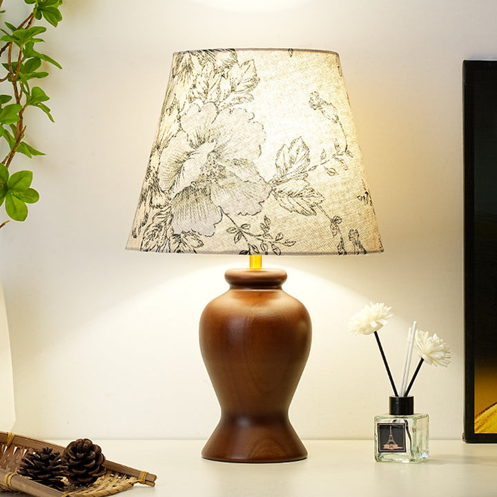 Zeitgenössische Retro Holz Stoff Metall Kegel Zylinder Blumenmuster 1-Licht Tischlampe für den Nachttisch 