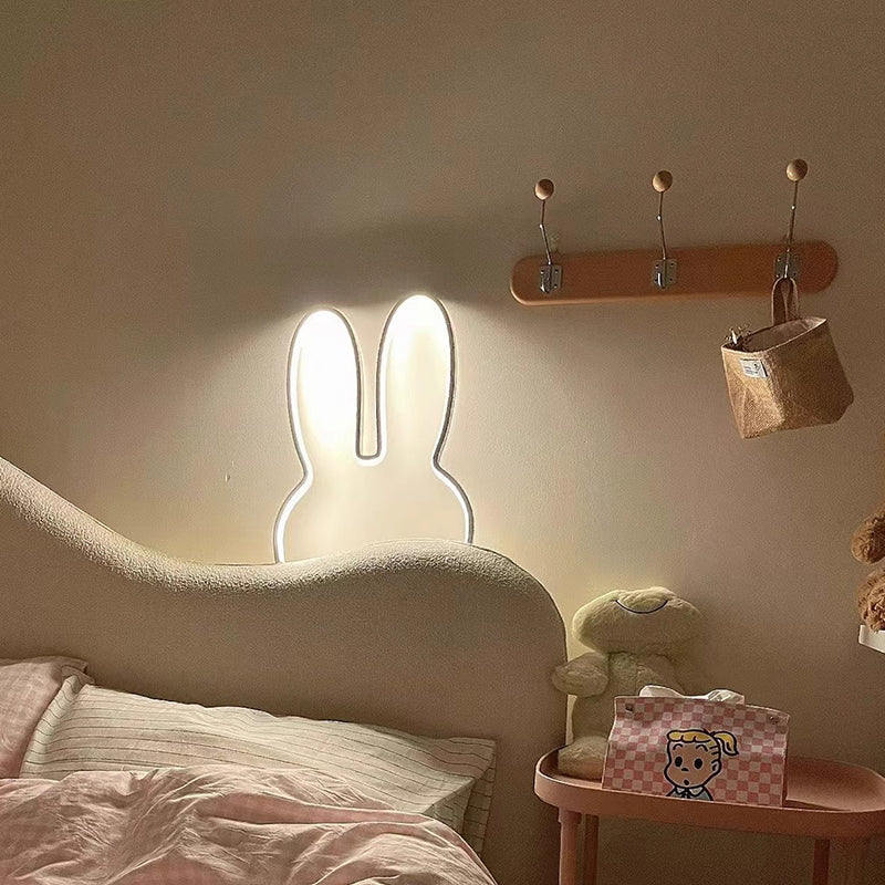 مصباح حائطي LED معلق على شكل أذن أرنب معدني للأطفال المبدعين المعاصرين لغرفة النوم 